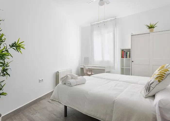 Espacioso 3 Hab Dobles 2 Banos, Junto Ayuntamiento Apartment *